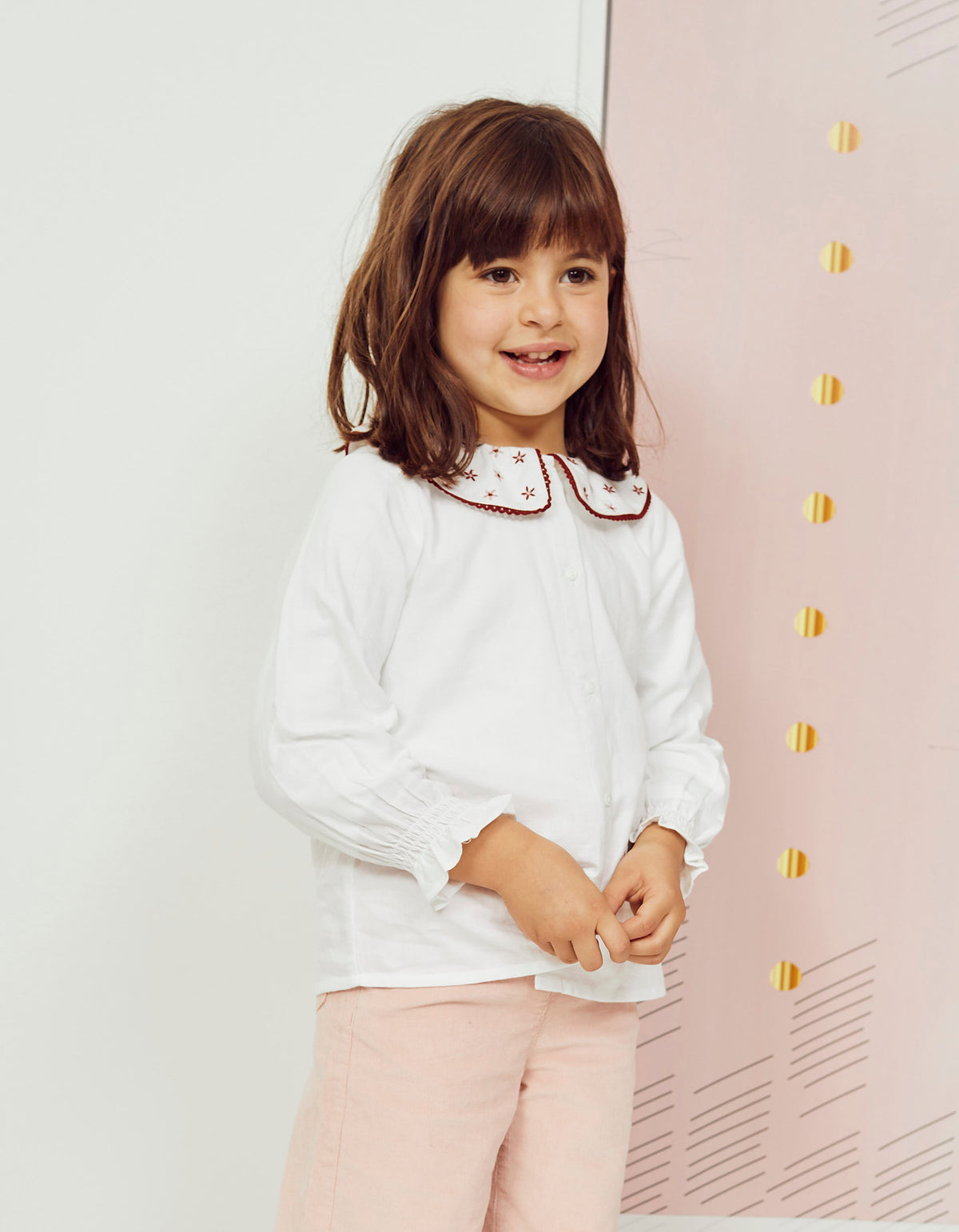 Blusa en algodón cuello grande y bordado